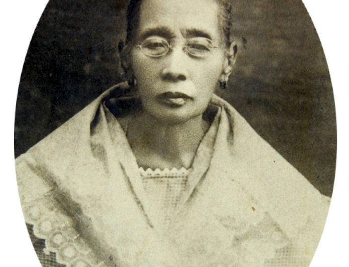 Teodora Alonso: The Mother Who Was His First Teacher
